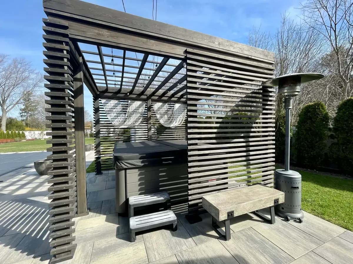 black pergula jacuzzi