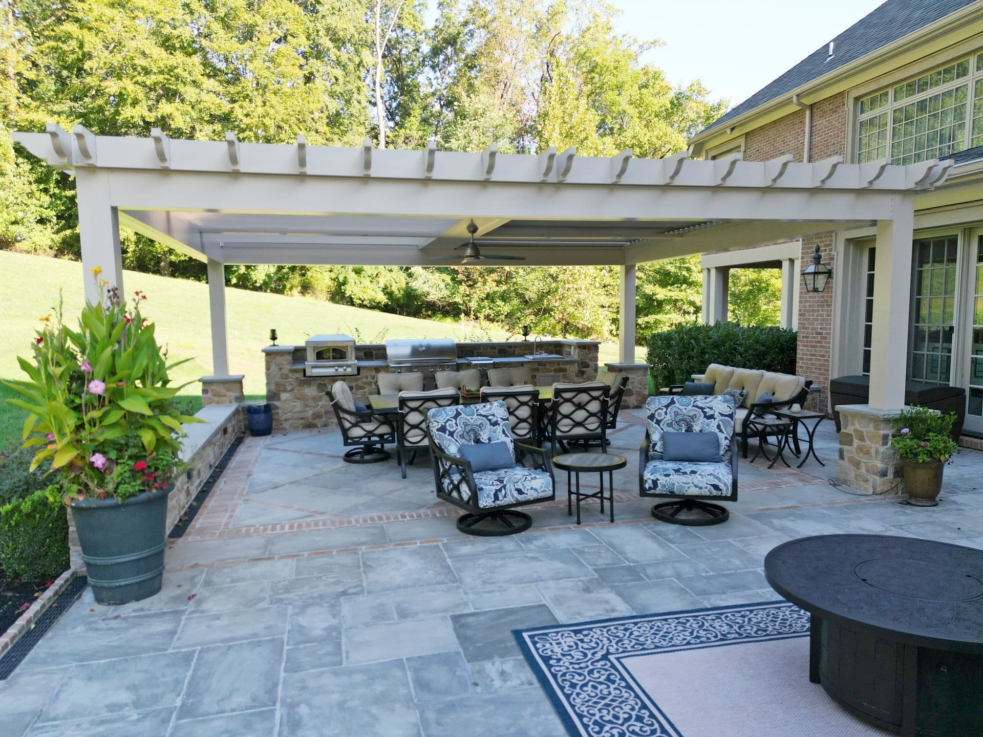 outdoor kitchen